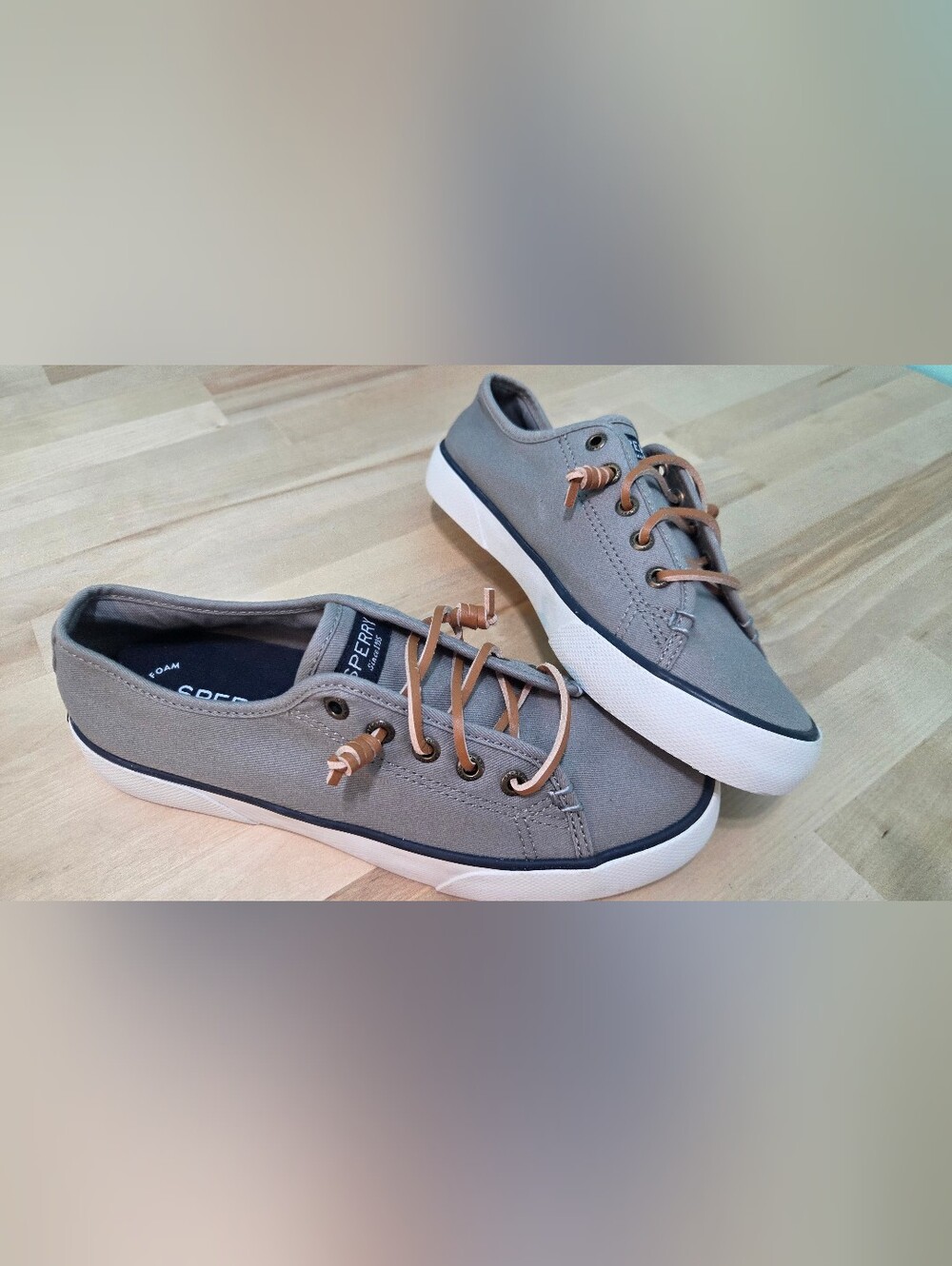 Sperry Women's Pier View Sneaker Brand New ! Size 6.5 Gray And White